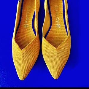 10.5 rothy's points in marigold